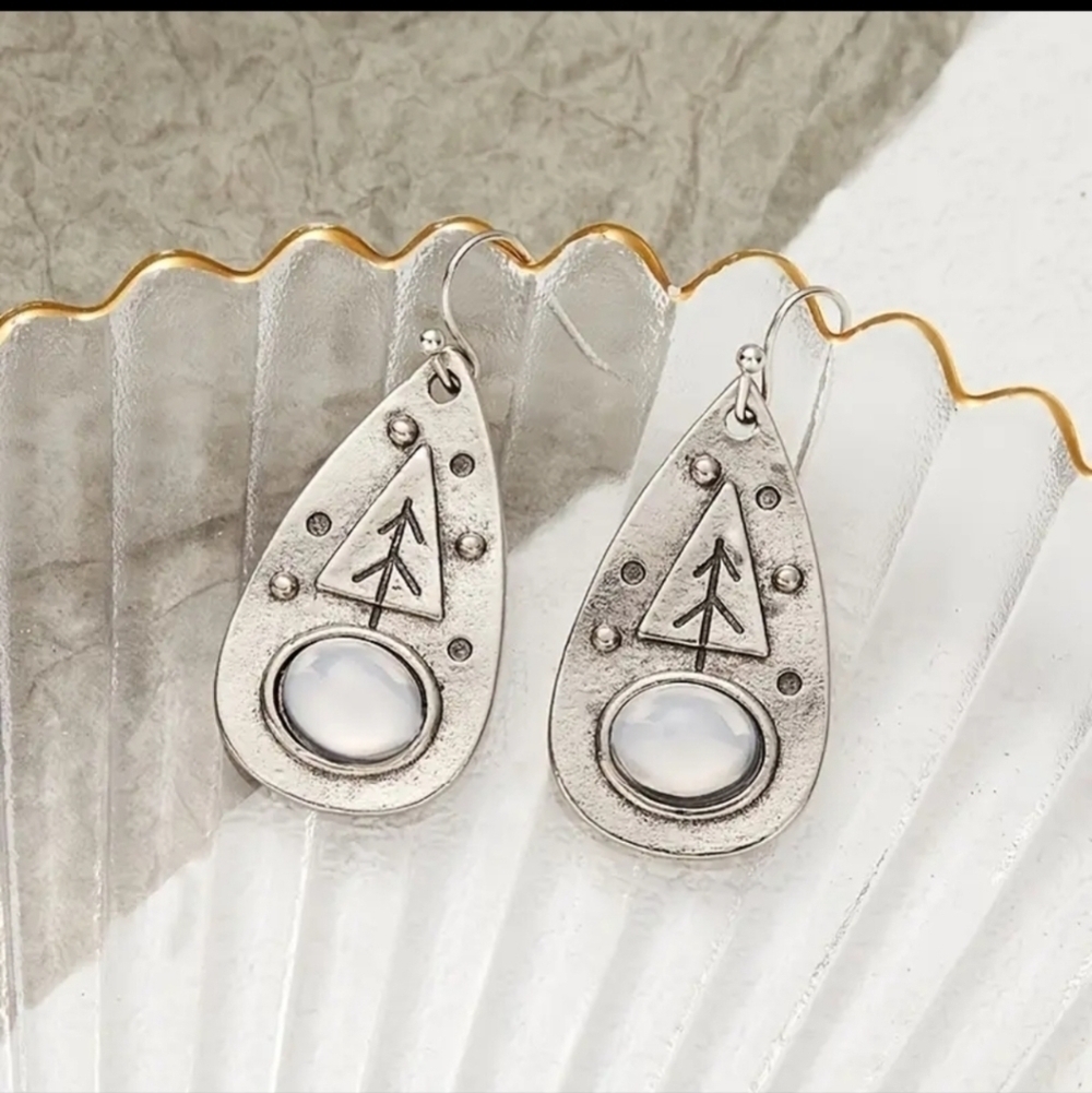 π¦ Retro Leaf-Shaped Silver Color Drop Dangle Earrings